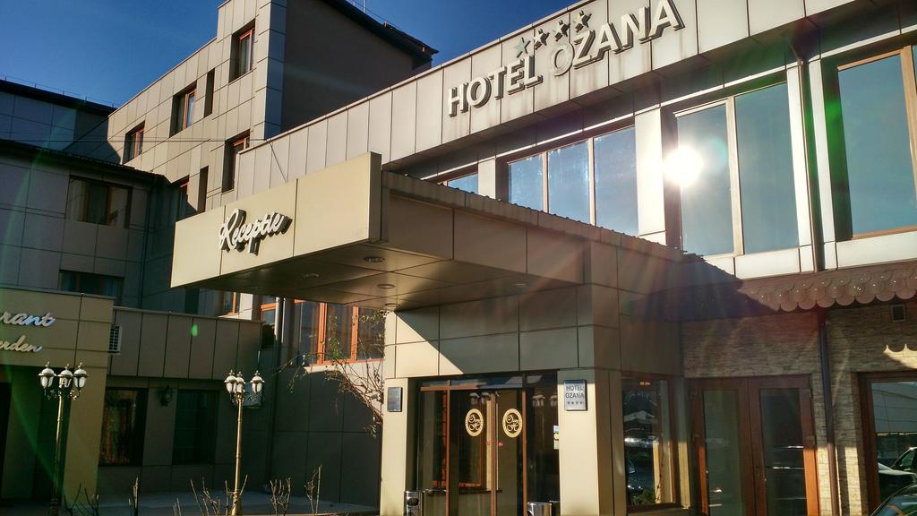 Bistriţa Hotel Ozana المظهر الخارجي الصورة